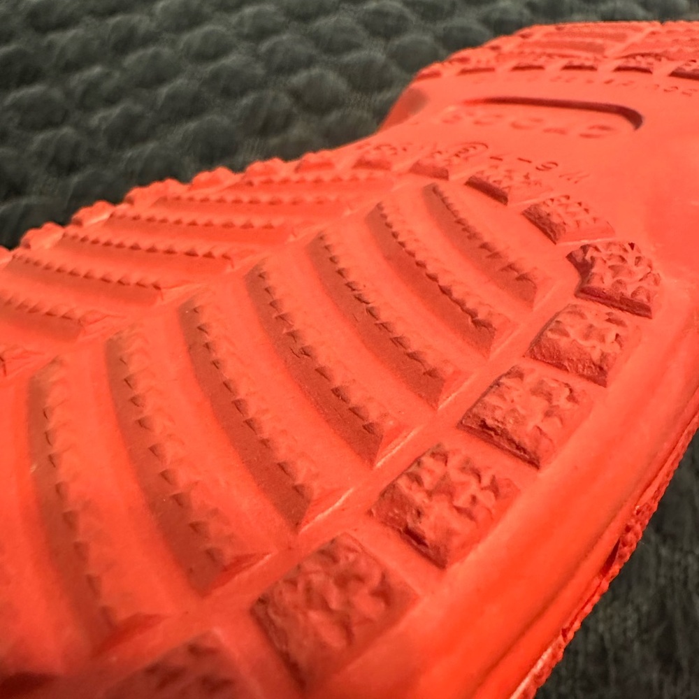 Red crocs - Picture 14 of 14